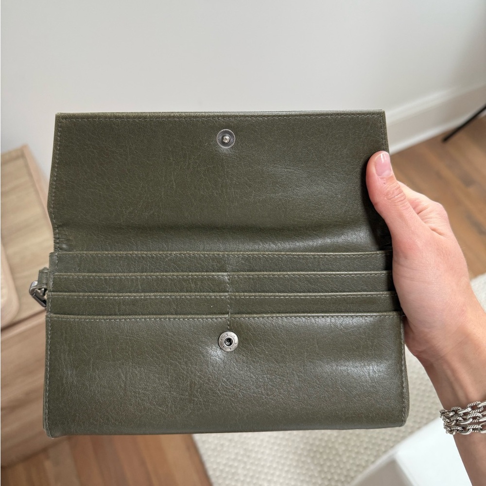 Matt & Nat Forest Green Vegan Leather Clutch Wallet Zip Multi Credit Card Wallet